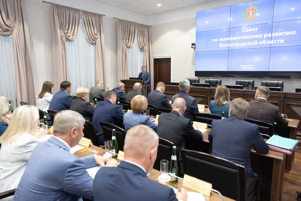 Бочаров провел заседание совета по экономическому развитию Волгоградской области
