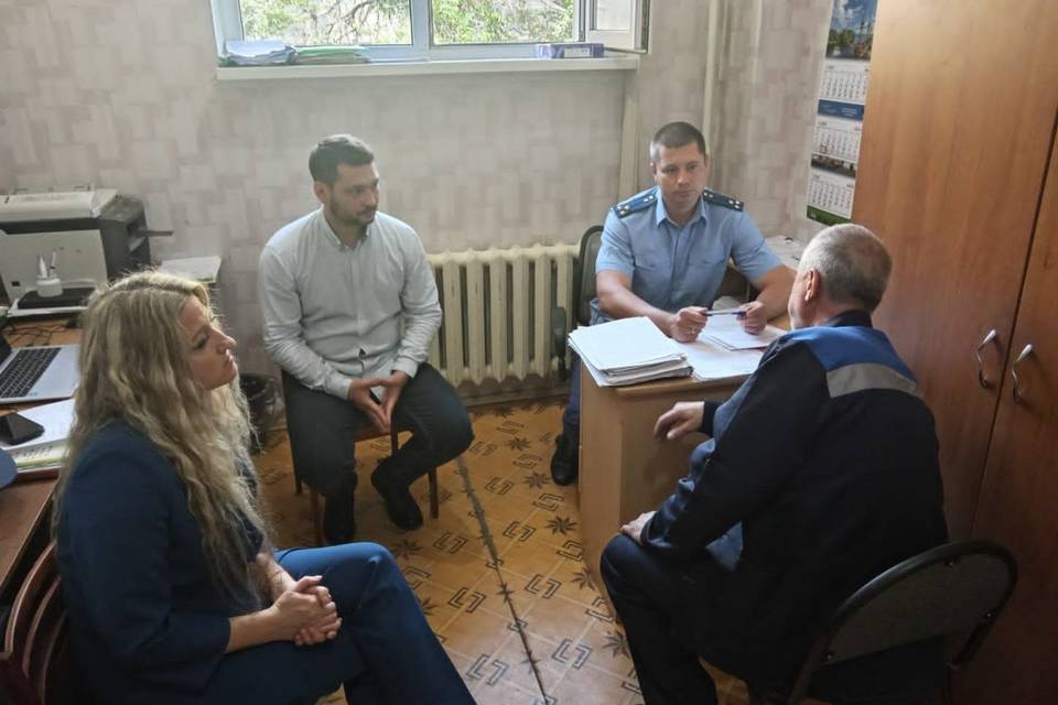 Камышинский прокурор проверил исправительный центр колонии