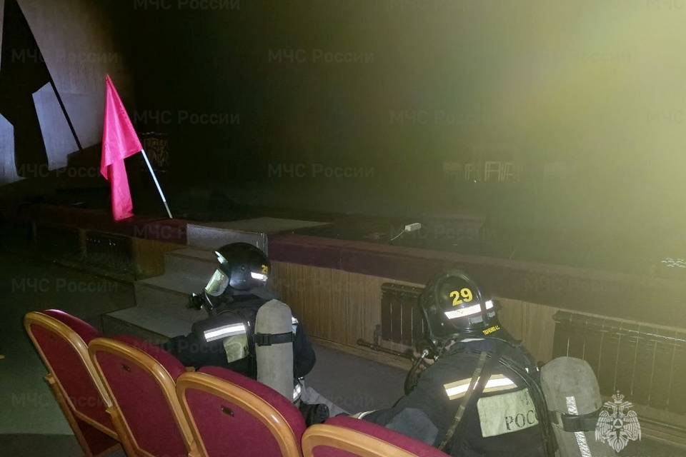 Огнеборцы потушили «пожар» в Камышинском драмтеатре