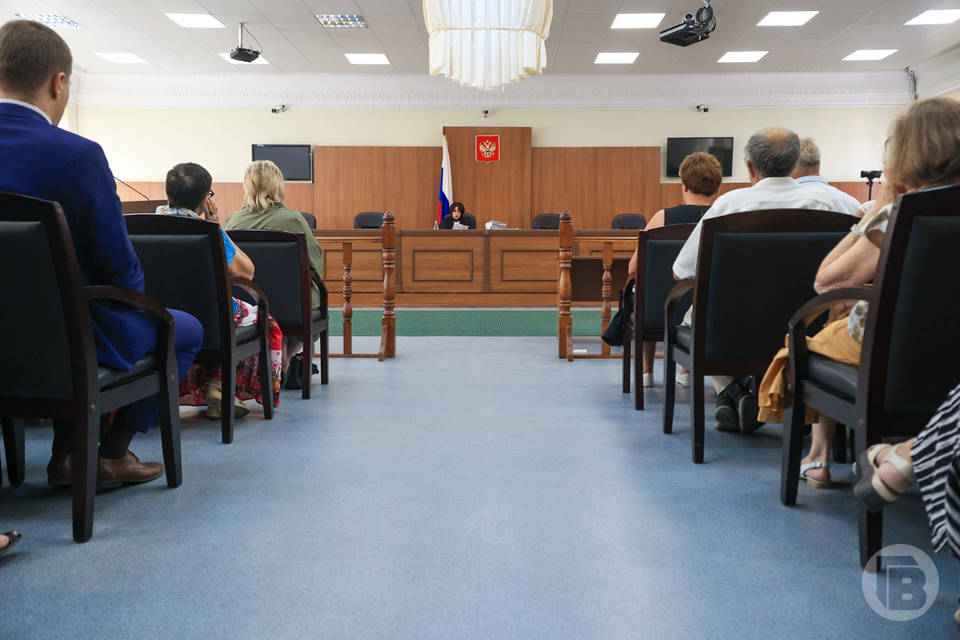 Под Волгоградом осудили женщину за оскорбление семьи бойца на кладбище