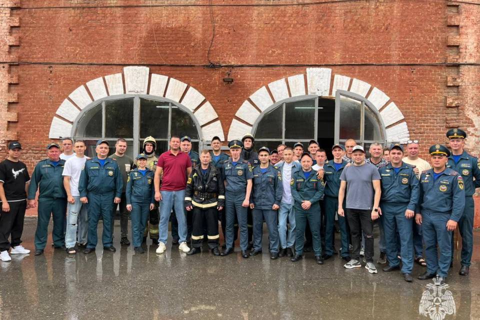 В Волгограде старшего конструктора МЧС отправили на пенсию, облив водой