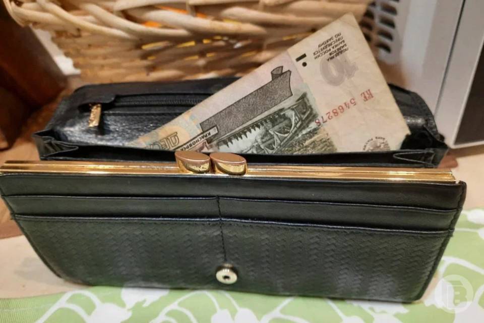Стало известно, как с 1 августа повысится пенсия работающих пенсионеров