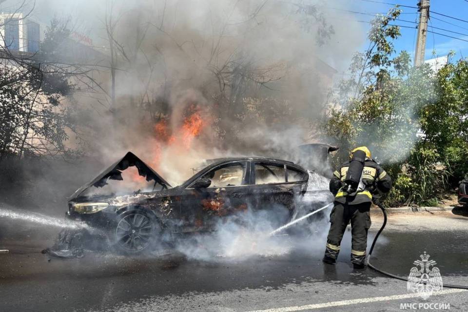 В Волгограде сгорел автомобиль