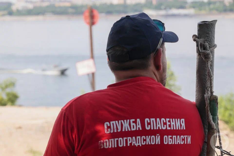 В Волгограде спасли тонущего подростка