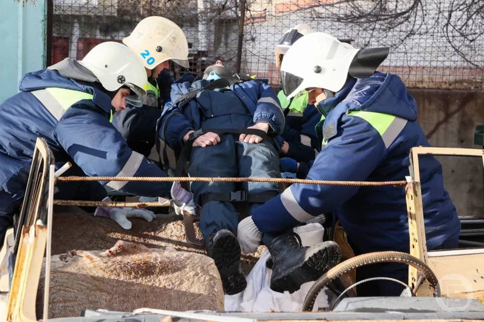 В Волгограде загорелся строительный кран, есть пострадавший