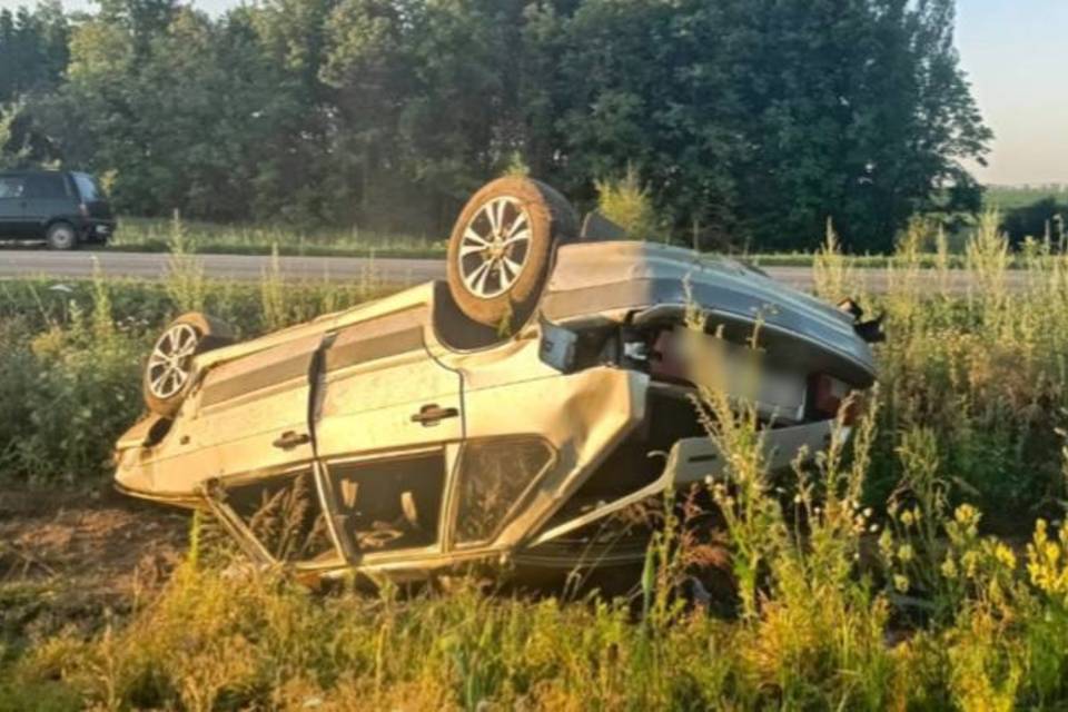 ВАЗ перевернулся на крышу под Волгоградом