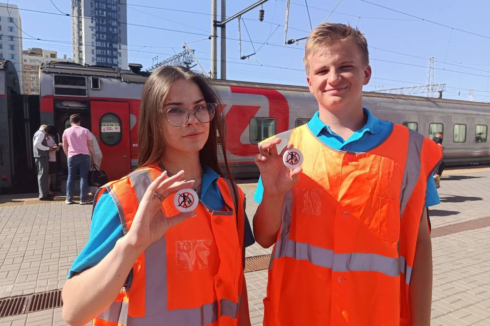 Пассажирам напомнили правила безопасного поведения на железной дороге