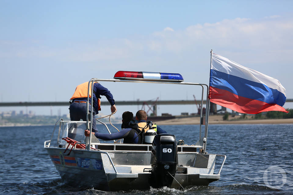 Под Волгоградом на Ахтубе лодка «сбежала» от своего владельца