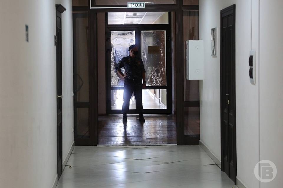 В Волгограде задержали подростков за сбыт наркотиков и нападение на полицию
