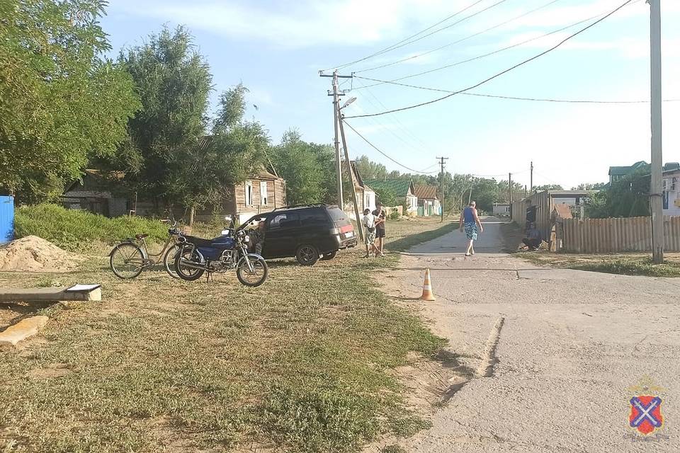 Ребенок на мопеде сбил женщину под Волгоградом