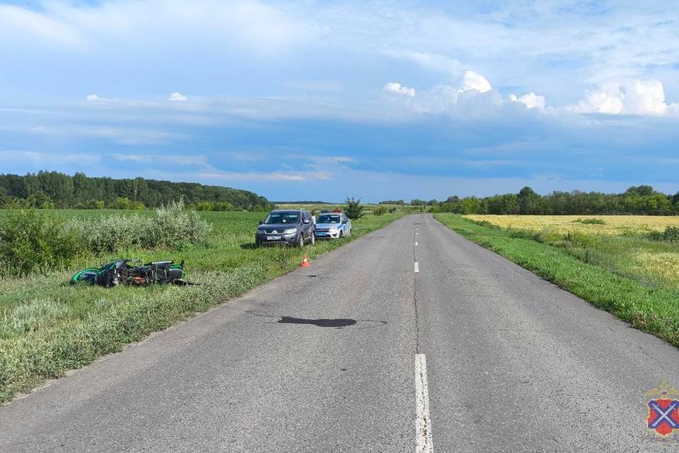 «Лада» и подросток на мотоцикле устроили аварию в Волгограде