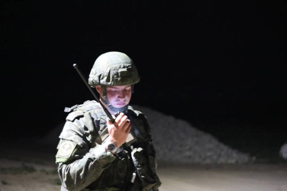 Экипажи БМП-3 стреляли по целям ночью под Волгоградом