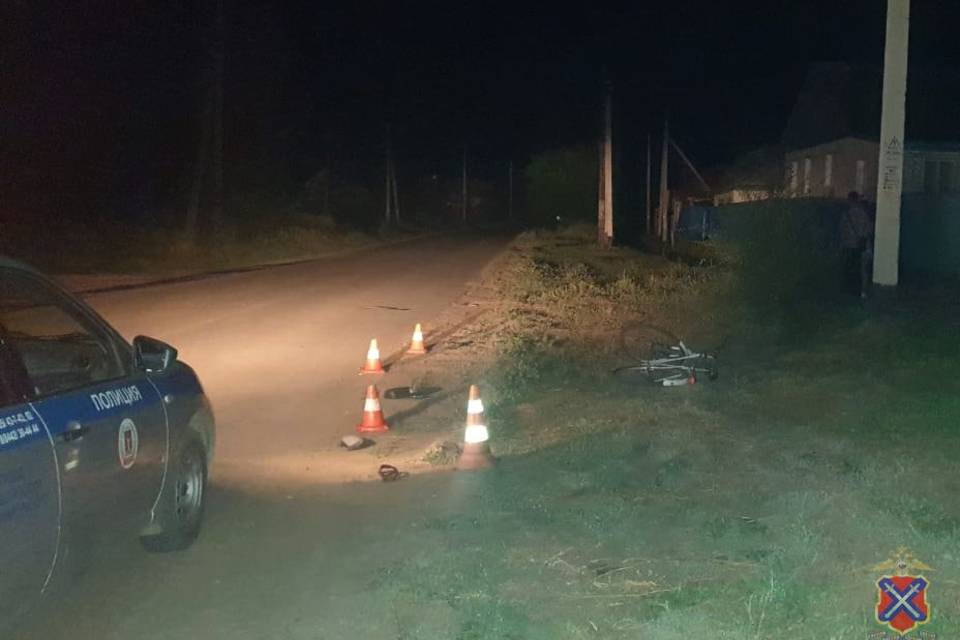 В Волгоградской области ищут водителя, который сбил велосипедиста и скрылся