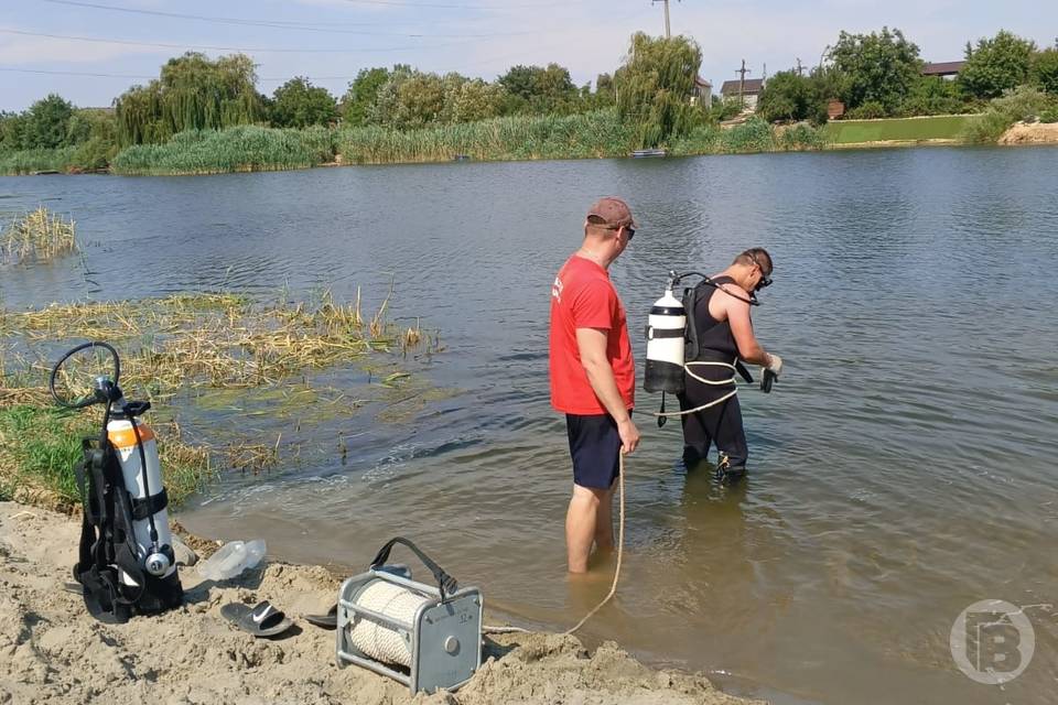 В Волгоградской области водолазы подняли со дна Волги утонувшего мужчину