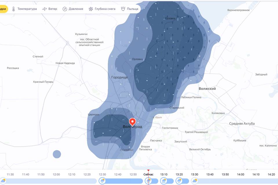 Огромная грозовая туча нависла над Волгоградом