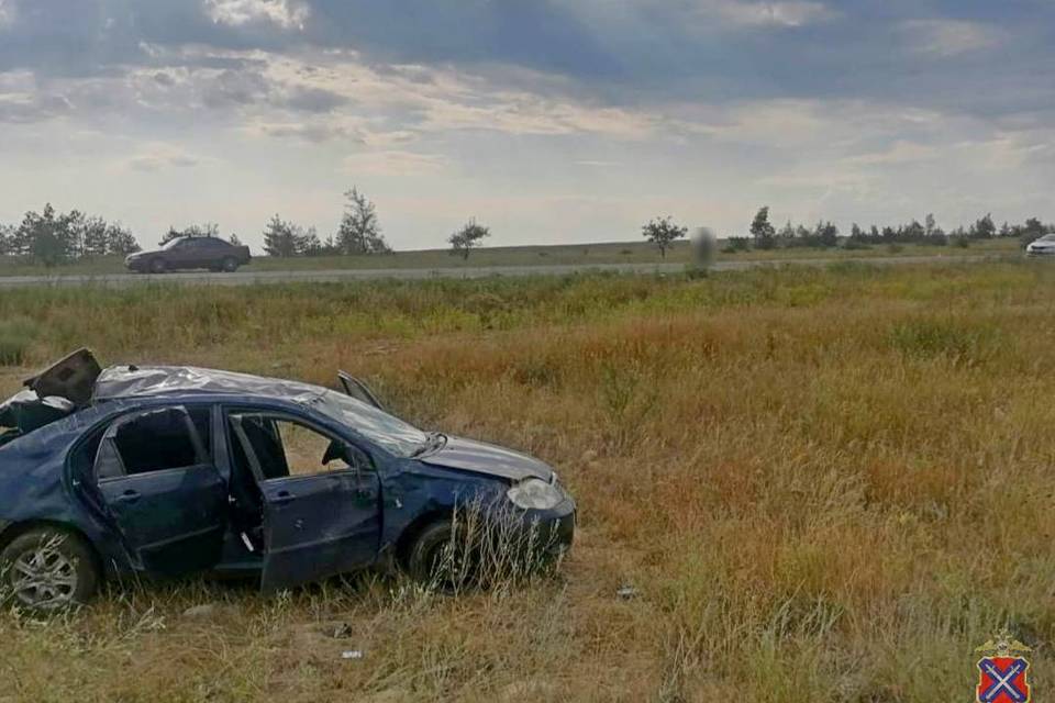 Из-за чужого маневра волгоградка потеряла управление, три человека в больнице