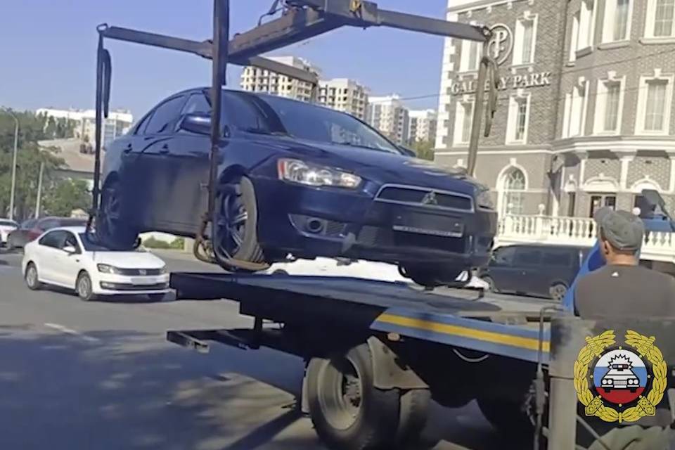 В Волгограде более 20 машин отправили на штрафстоянку