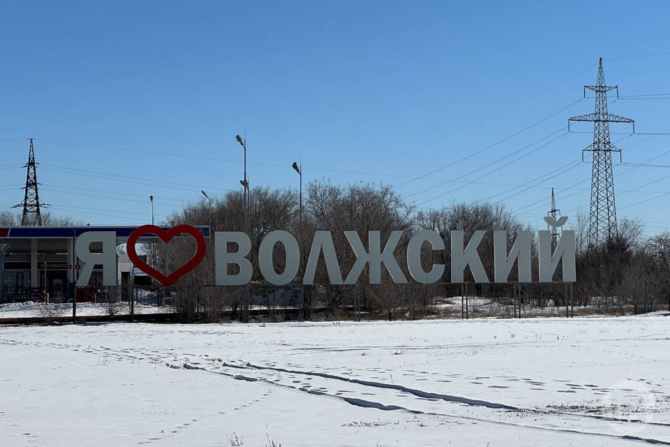 Массовая драка у пивного магазина попала на видео в Волжском
