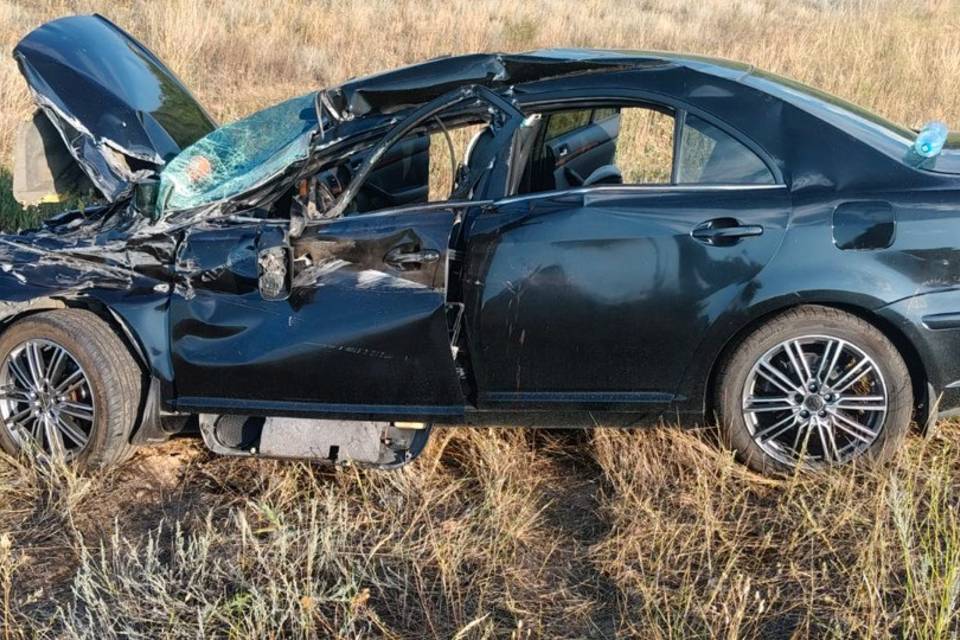 Лада и Камаз столкнулись под Волгоградом: двое в больнице