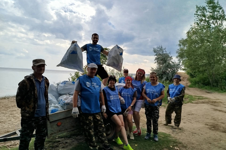 «Чистый берег»: экоактивисты очистили побережье Волгоградского водохранилища