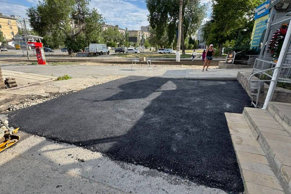 Почти 1400 квадратных метров в Волгограде заасфальтировали коммунальщики