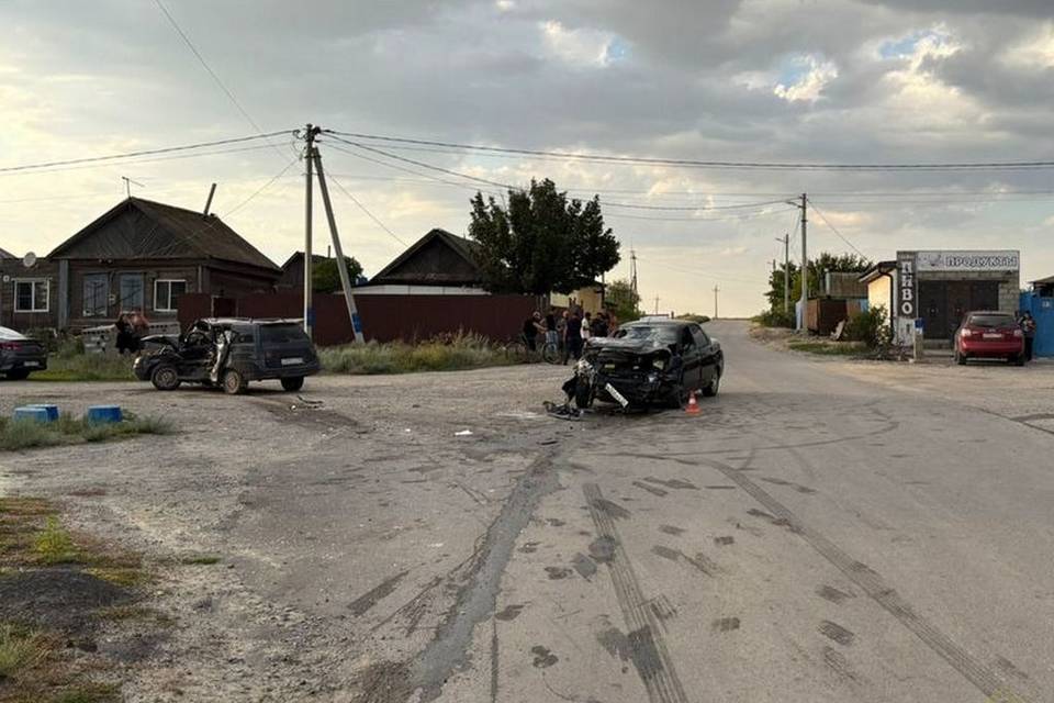 Четыре человека травмировались в аварии в Волгограде