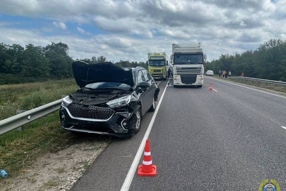 Четыре автомобиля столкнулись на трассе Р-22 под Волгоградом