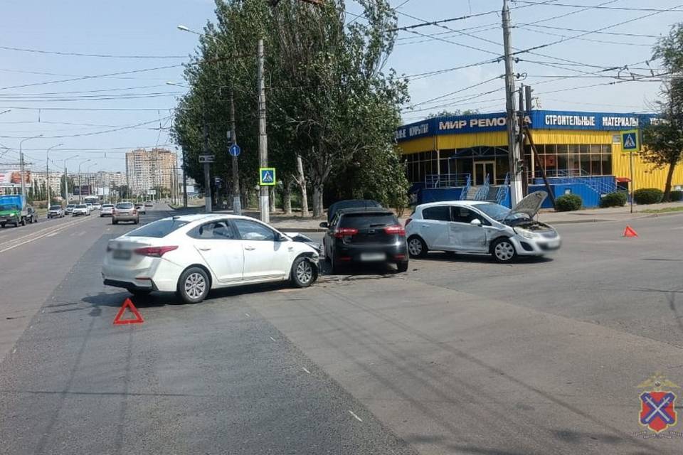 Годовалый мальчик пострадал в тройном ДТП в Волгограде
