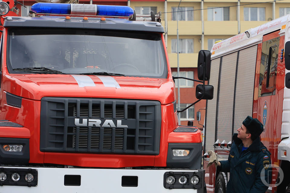 В Волгограде горящий дачный домик тушили 2 часа