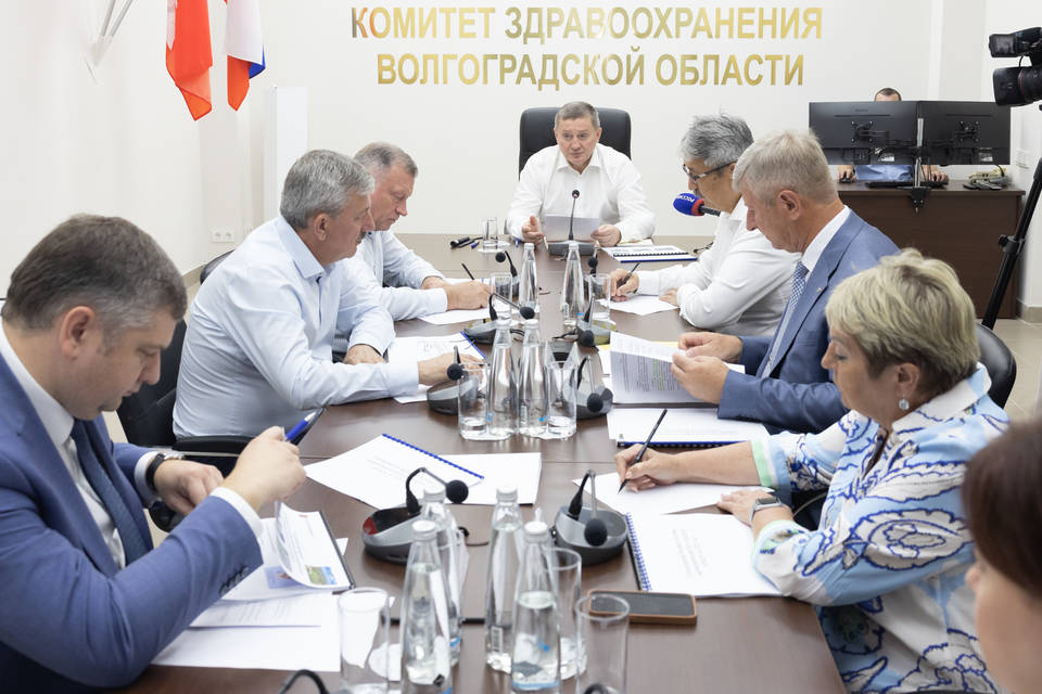 Бочаров провел рабочее совещание по вопросам развития системы здравоохранения