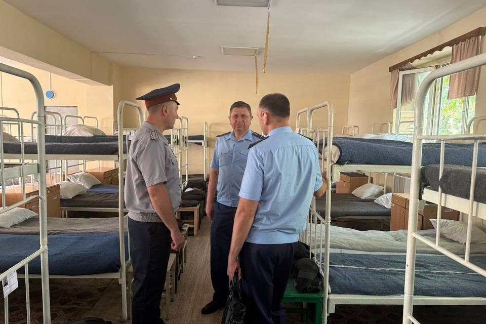Зампрокурора Волгоградской области нашел нарушения в колониях Камышина