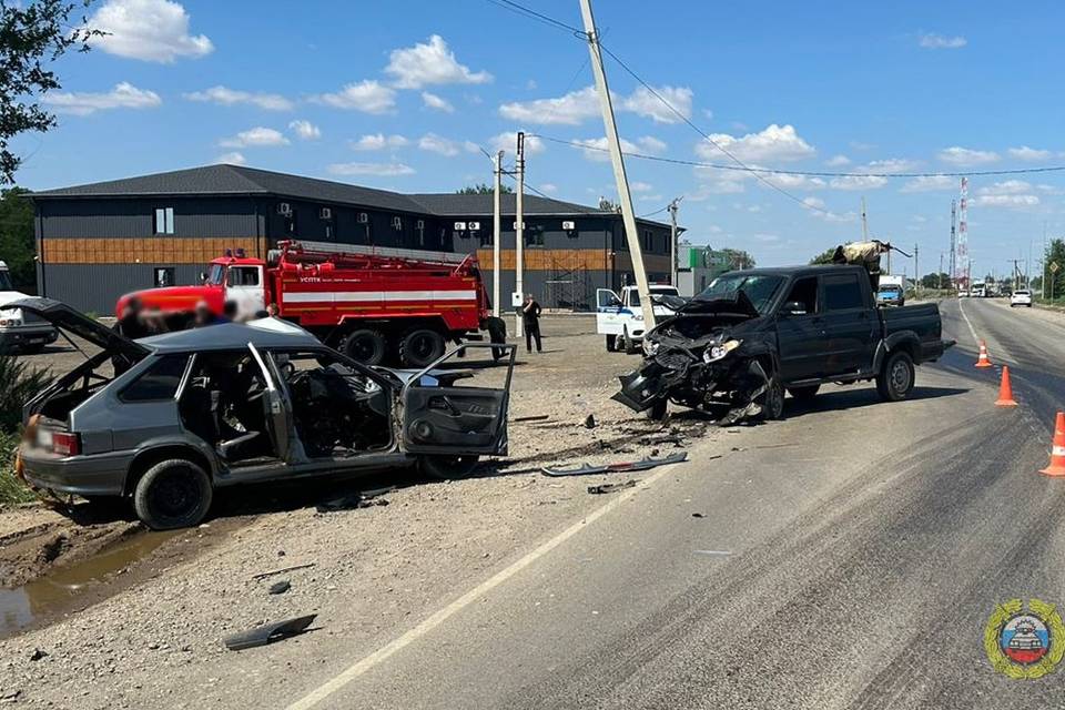 Под Волгоградом столкнулись "УАЗ" и "ВАЗ", пострадали три человека