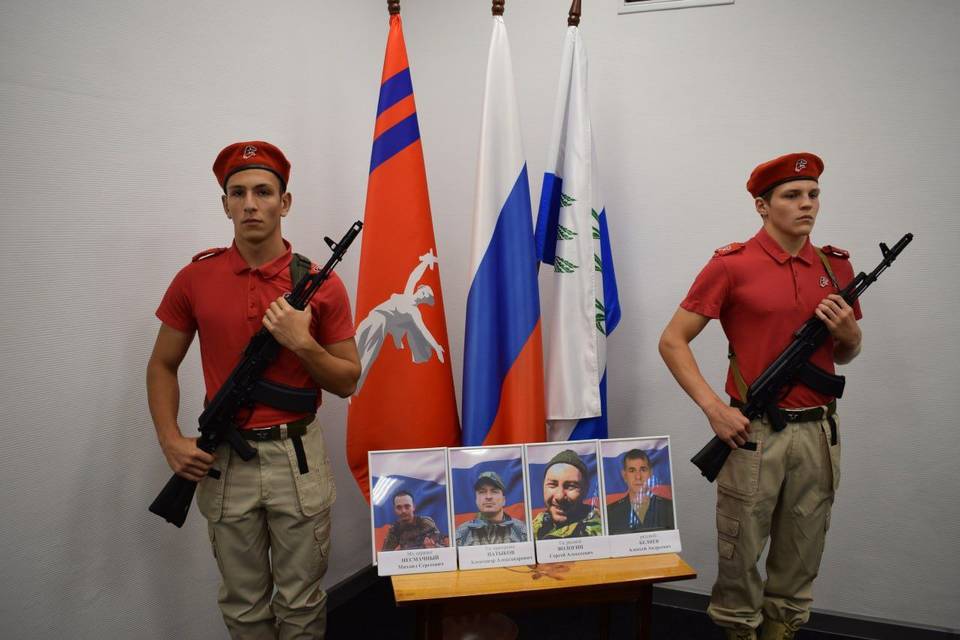 В Камышине вручили ордена родным погибших бойцов СВО