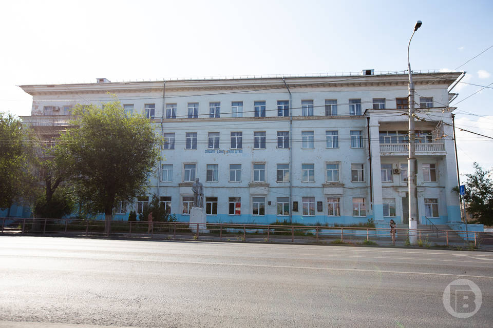 После падения обломков БПЛА 14 волгоградцев находятся в пункте размещения