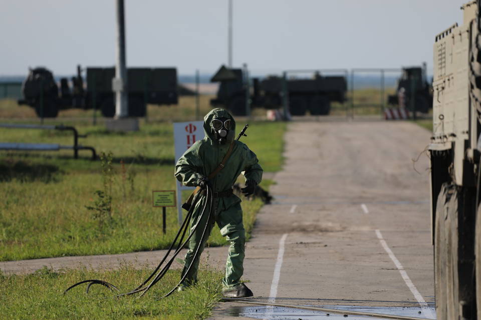 Военные прошли через условную зону заражения под Волгоградом
