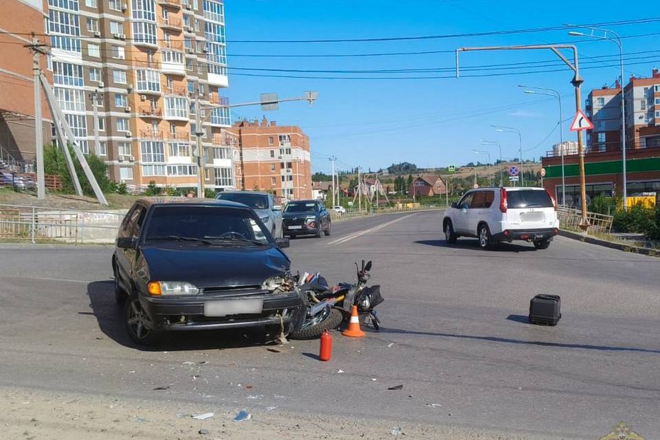 ВАЗ и мотоцикл устроили ДТП в Волгограде