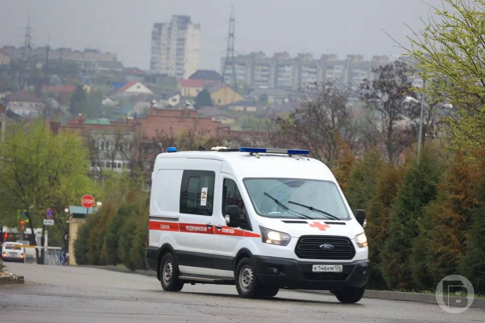 По Волгограду с воем промчалась машина "скорой" в сопровождении полиции