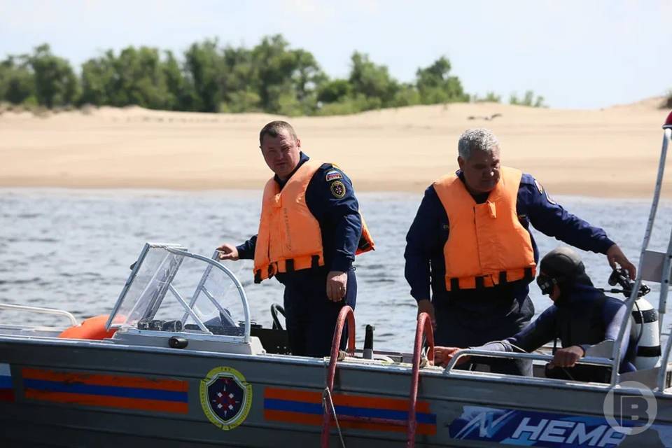 На севере Волгоградской области вытащили из водоема тонувшую женщину