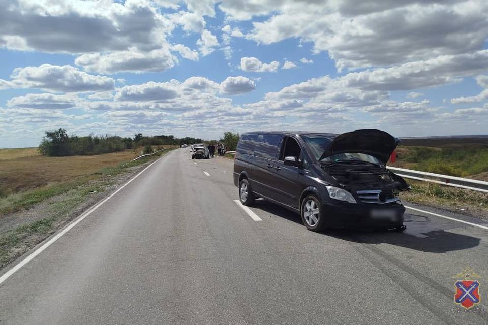 Двое детей и взрослый пострадали в тройном ДТП под Волгоградом