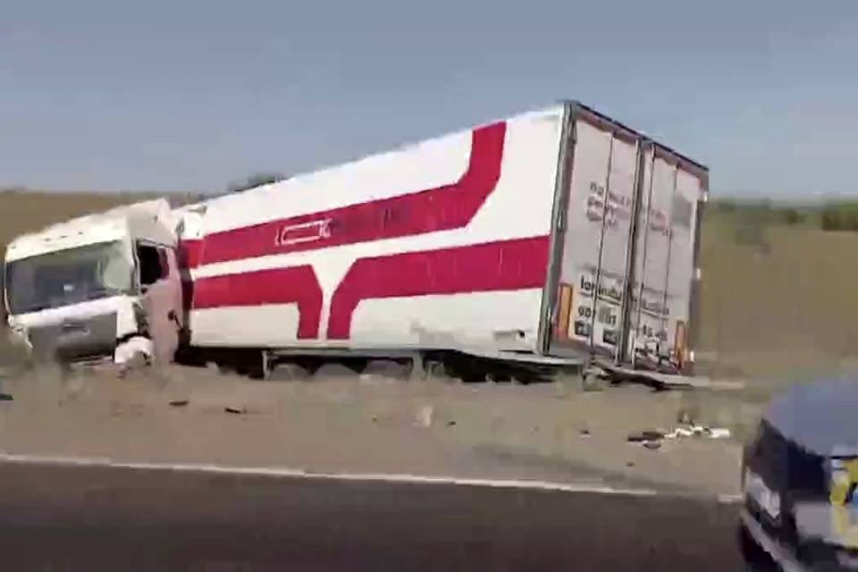 Водитель погиб в ДТП с большегрузами под Волгоградом
