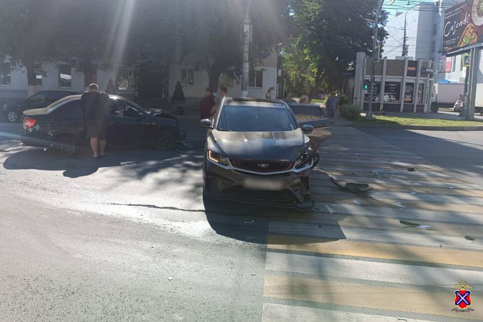 Тройное ДТП произошло около «Торгушки» в Волгограде