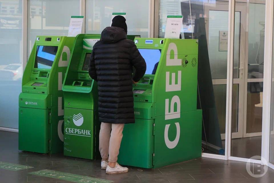 Волгоградцам рассказали, как с 1 сентября можно снимать наличные в банкоматах
