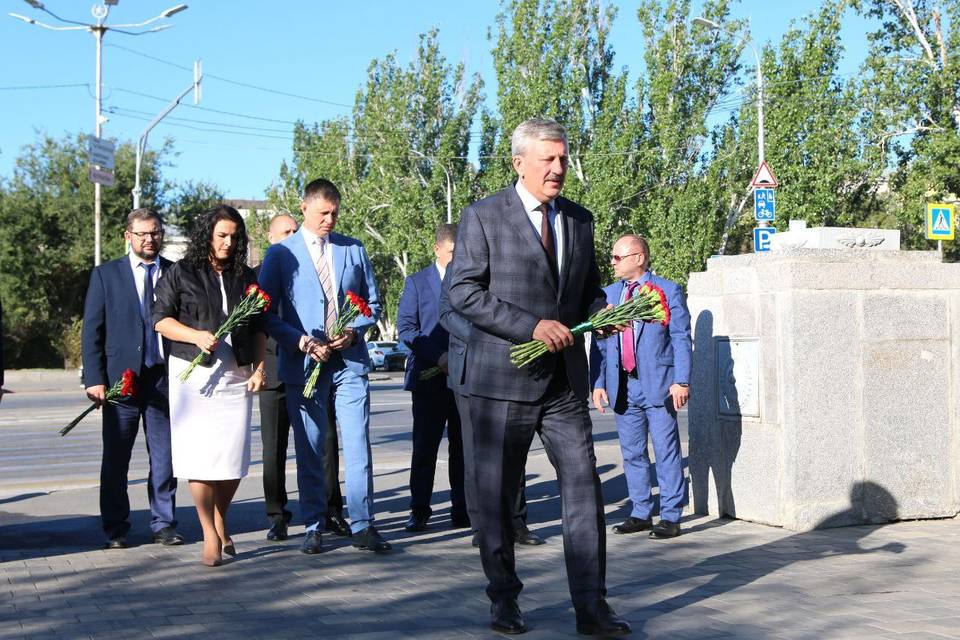 Владимир Марченко почтил память жертв бомбардировки Сталинграда