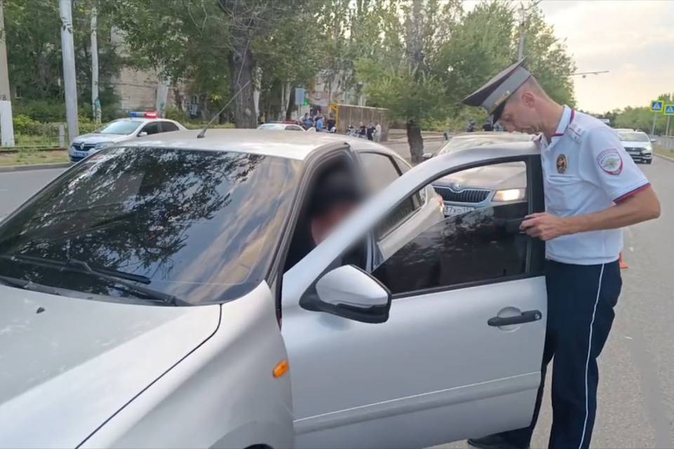 На дорогах Волгограда и Волжского 22 августа задержали 12 водителей