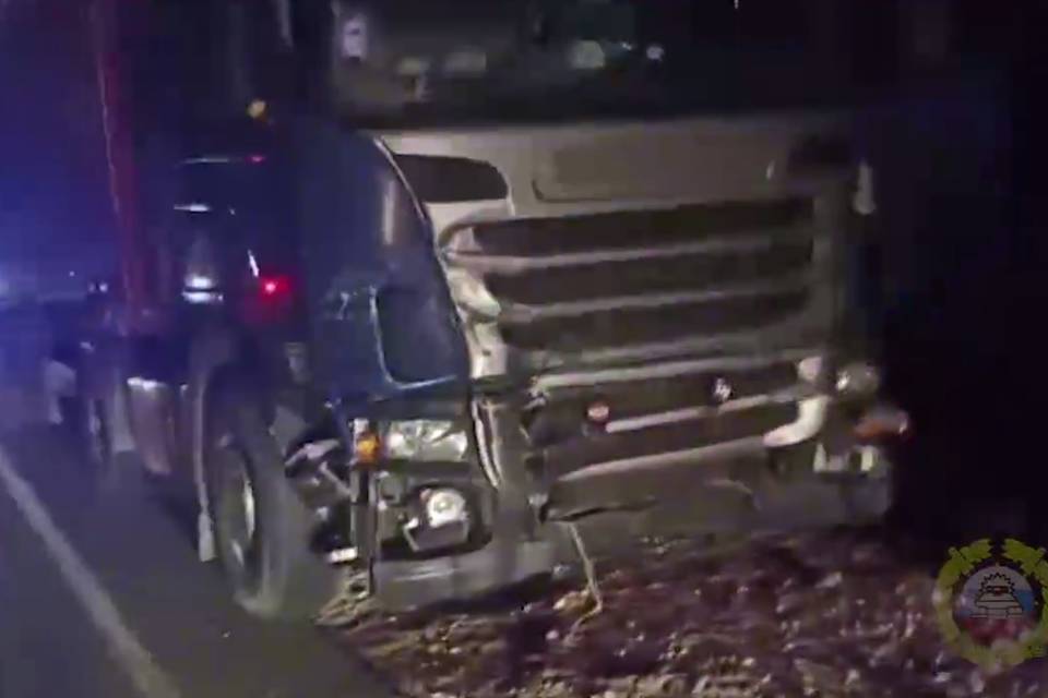 Под Волгоградом KIA Spectra влетела в тягач, водитель погиб