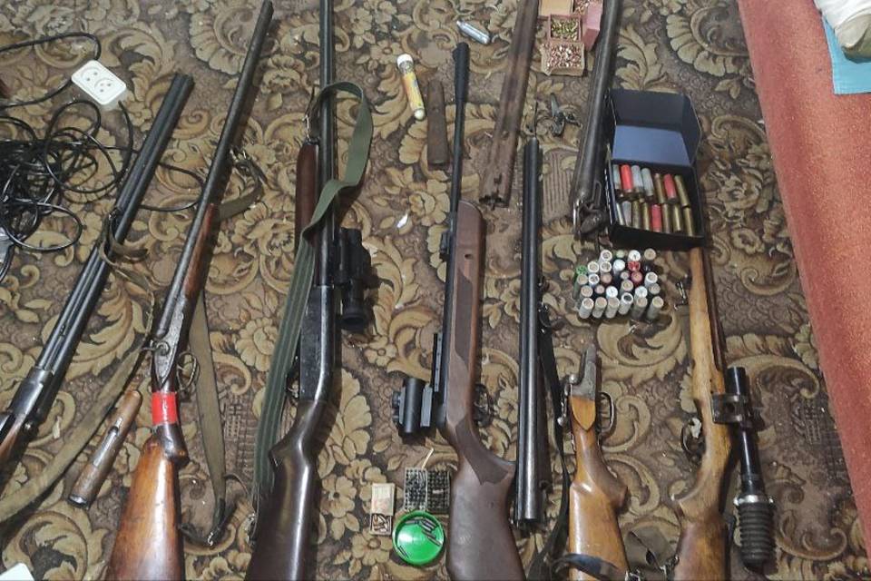 Склад боевого оружия и патронов нашли у двух волгоградцев