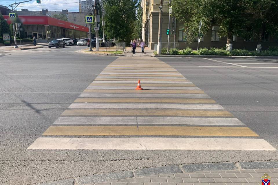 В Ворошиловском районе Волгограда иномарка сбила женщину на «зебре»
