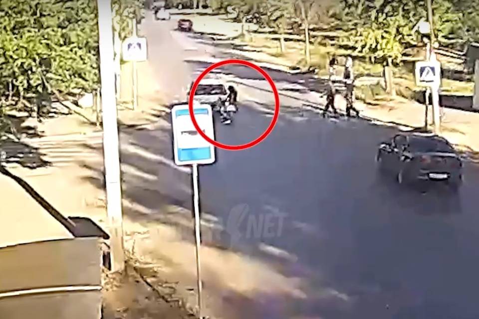 В Волжском на «зебре» сбили мать с ребенком
