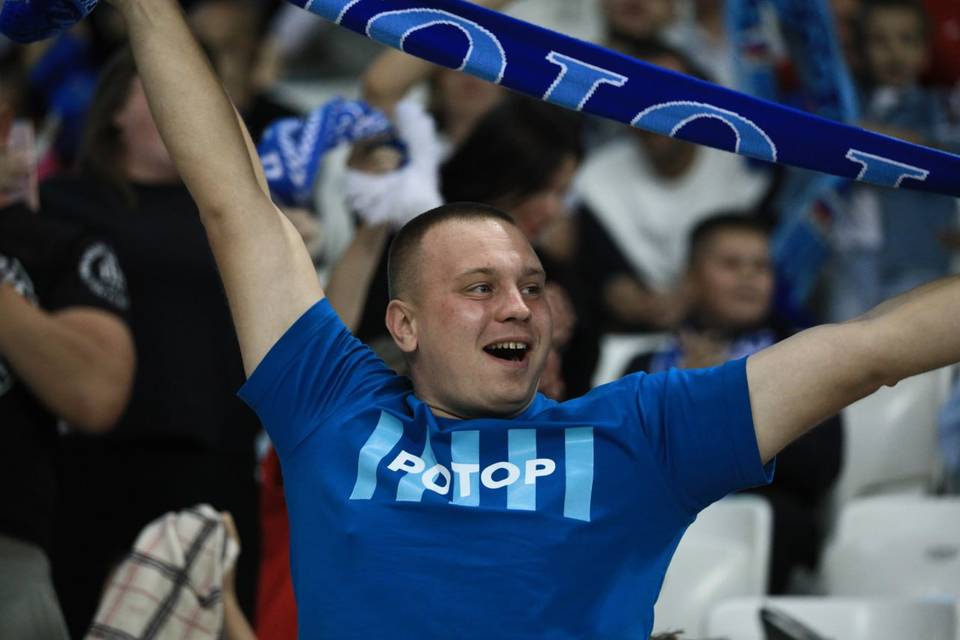Реплику игровой формы футболистов продают в Волгограде
