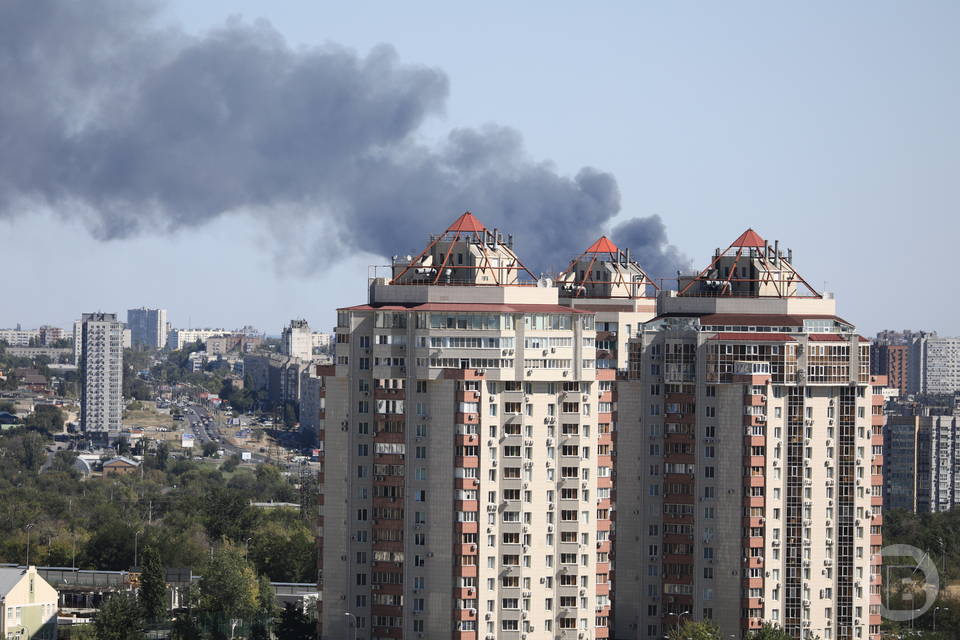 РПН проверит воздух после пожара на рынке в Волгограде